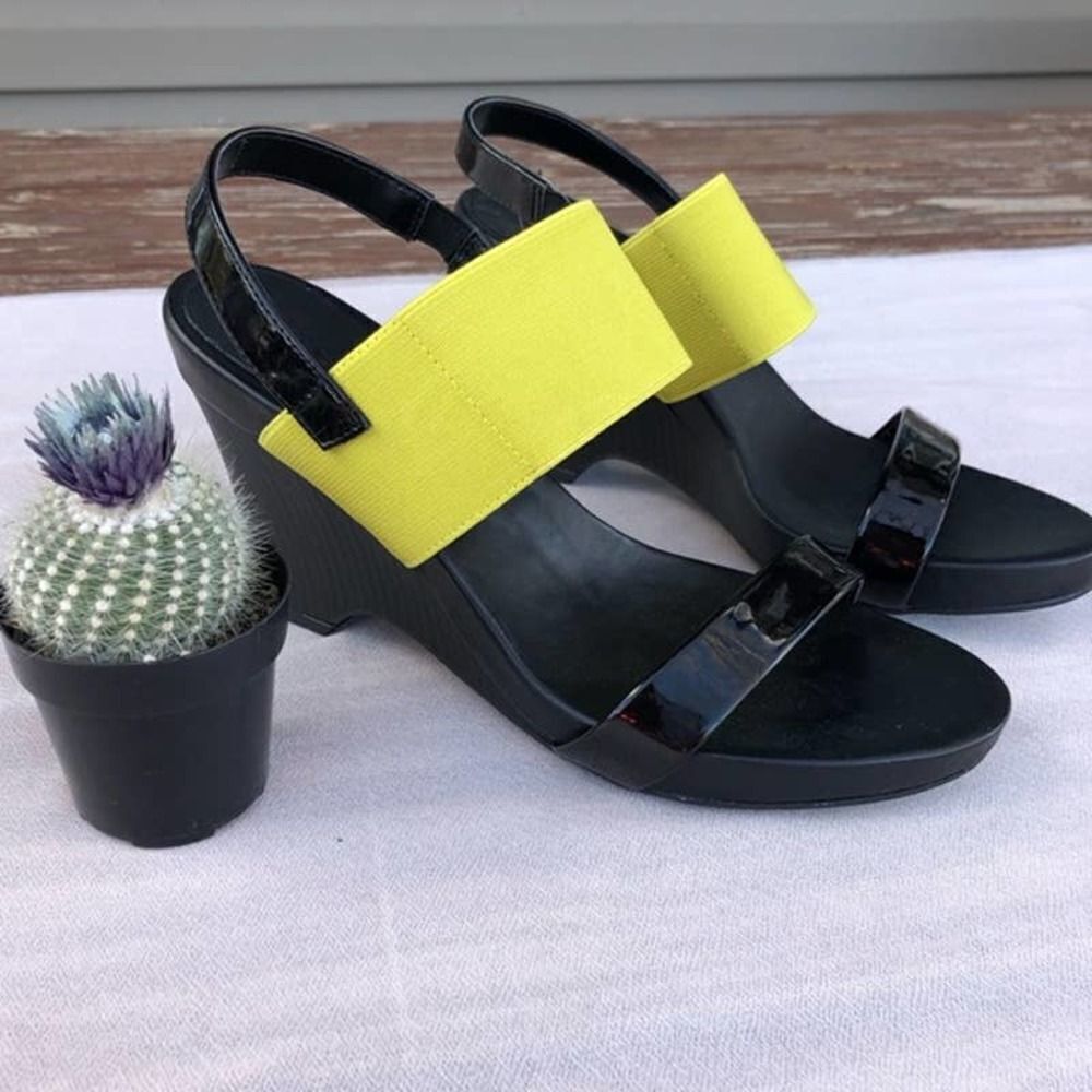 The Flexx "Give a Lot" Wedge Sandal Sz 7.5